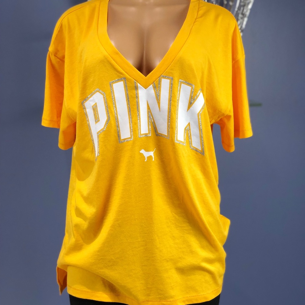 PINK Victoria’s Secret Campus Tee NWOT - Picture 1 of 7